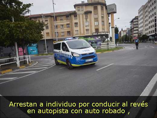 Arrestan a individuo por conducir al revés en autopista con auto robado Arrestan a individuo por conducir al revés en autopista con auto robado