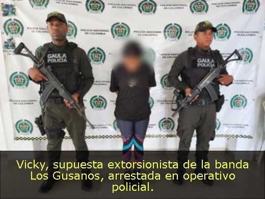Vicky, supuesta extorsionista de la banda Los Gusanos, arrestada en operativo policial. 