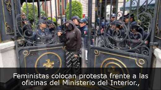 Feministas colocan protesta frente a las oficinas del Ministerio del Interior