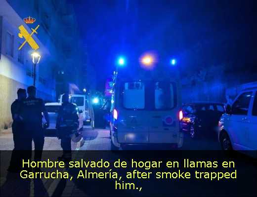 Hombre salvado de hogar en llamas en Garrucha, Almería, after smoke trapped him
