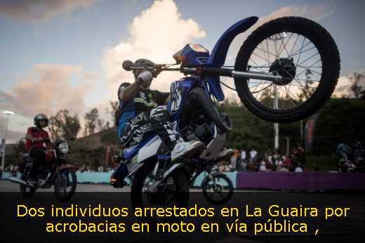 Dos individuos arrestados en La Guaira por acrobacias en moto en vía pública 