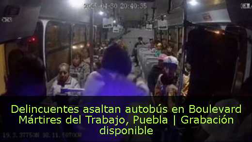 Delincuentes asaltan autobús en Boulevard Mártires del Trabajo, Puebla | Grabación disponible