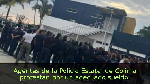 Agentes de la Policía Estatal de Colima protestan por un adecuado sueldo. 