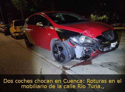 Dos coches chocan en Cuenca: Roturas en el mobiliario de la calle Río Turia