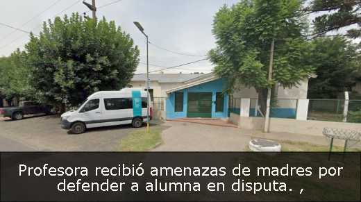Profesora recibió amenazas de madres por defender a alumna en disputa. 