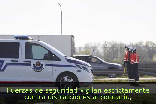 Fuerzas de seguridad vigilan estrictamente contra distracciones al conducir